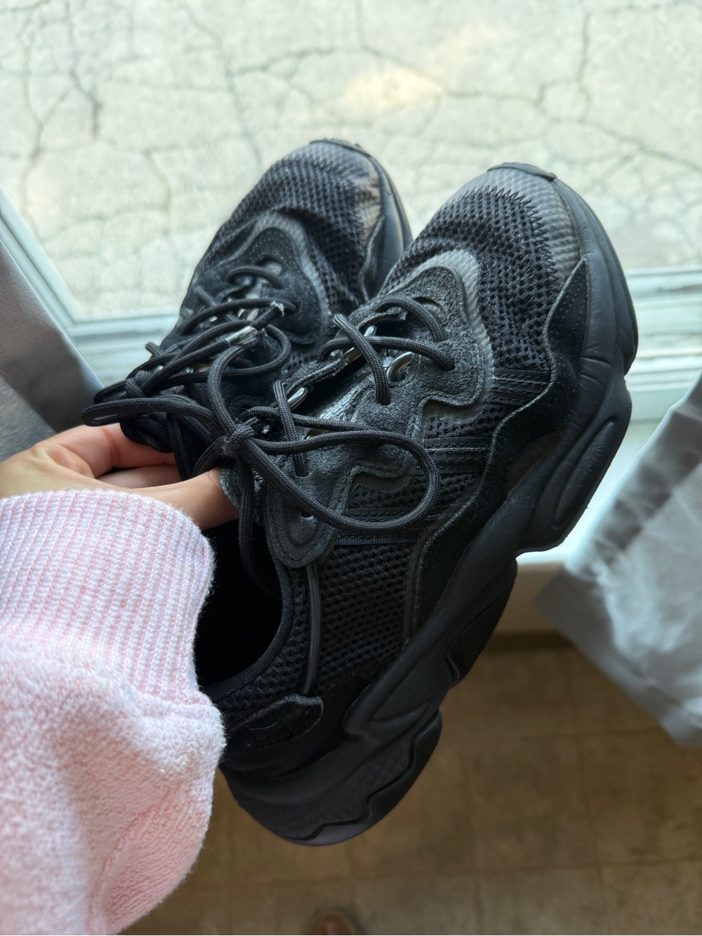 Adidas Ozweego Women 7.5/Men 6